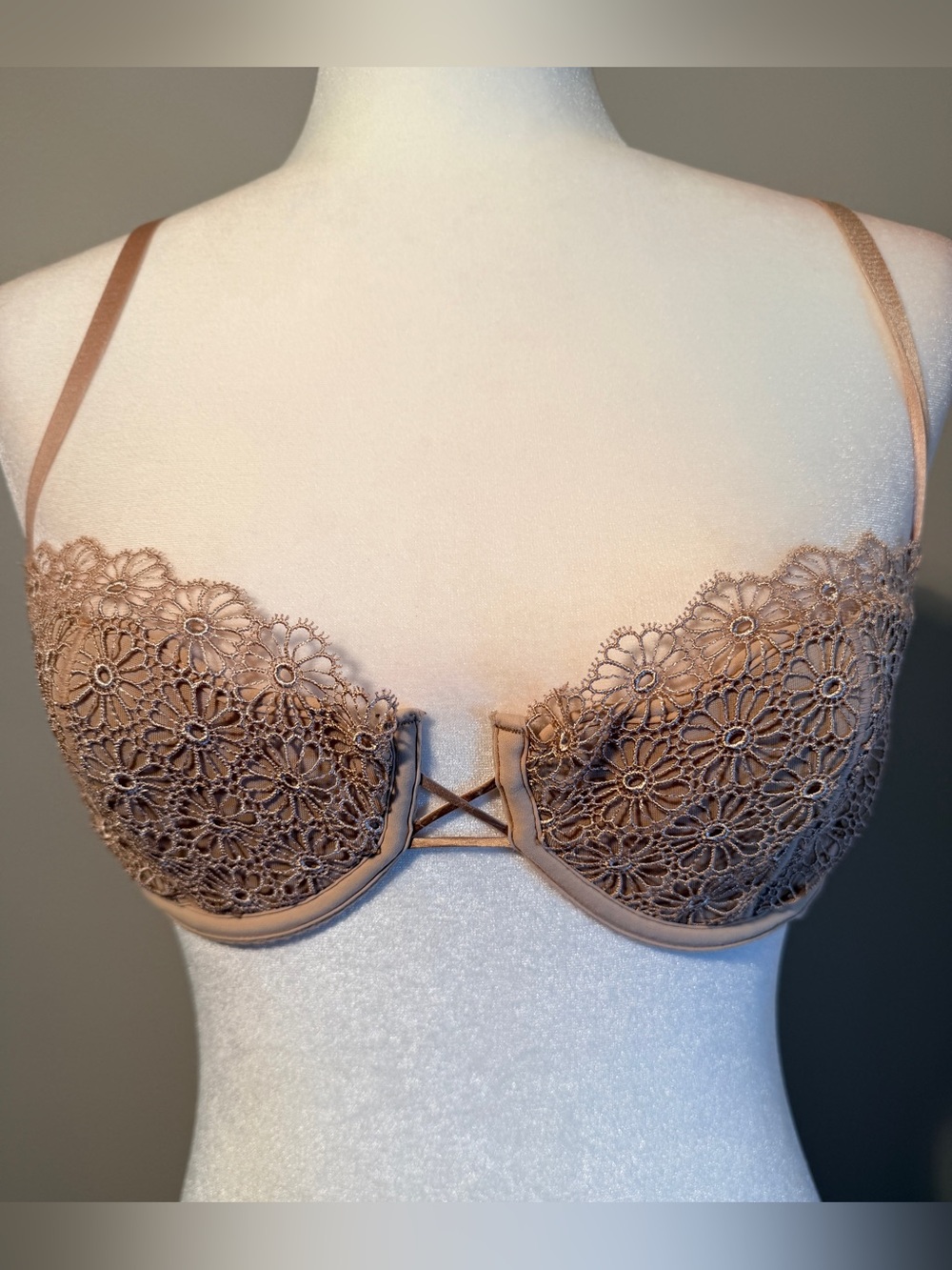 Victoria’s Secret Very Sexy Floral Lace Push-Up Bra Nude 34C